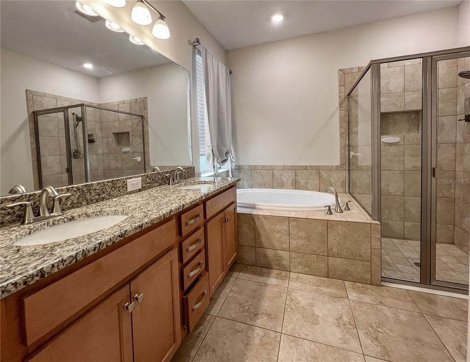 For Sale: $495,000 (4 beds, 3 baths, 2490 Square Feet)