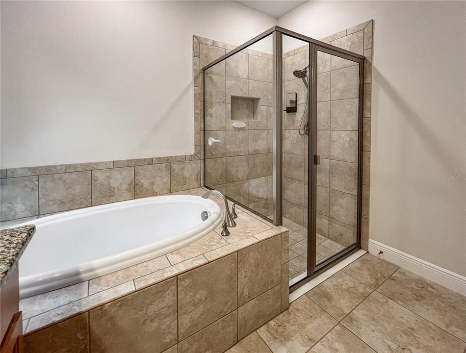 For Sale: $495,000 (4 beds, 3 baths, 2490 Square Feet)