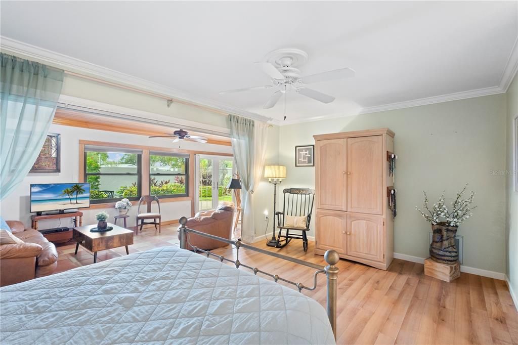 For Sale: $550,000 (3 beds, 2 baths, 2025 Square Feet)