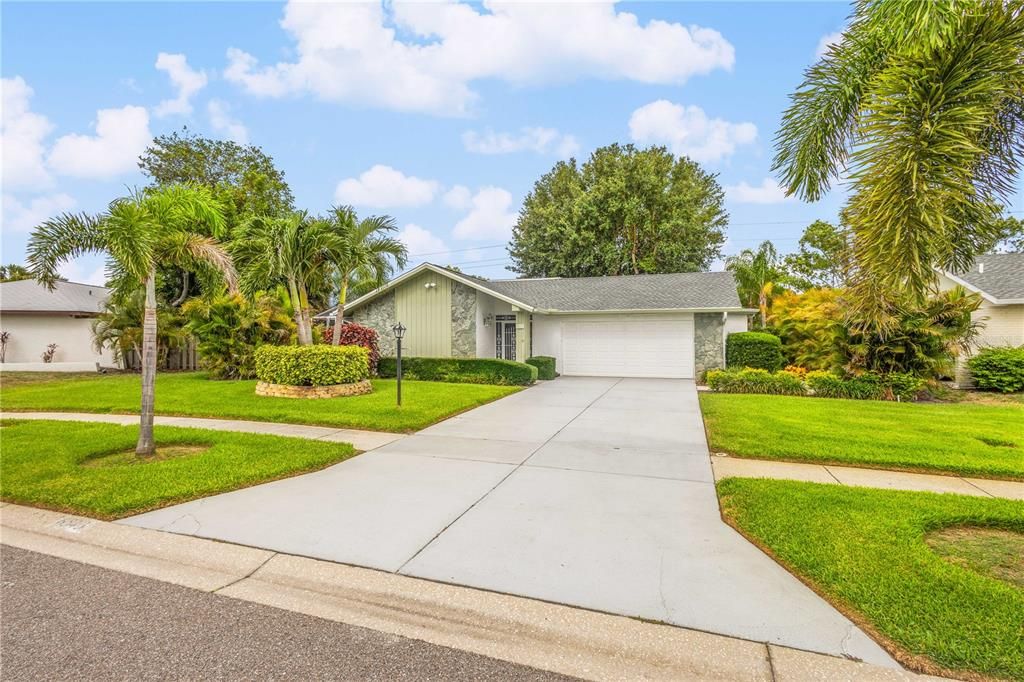 For Sale: $550,000 (3 beds, 2 baths, 2025 Square Feet)