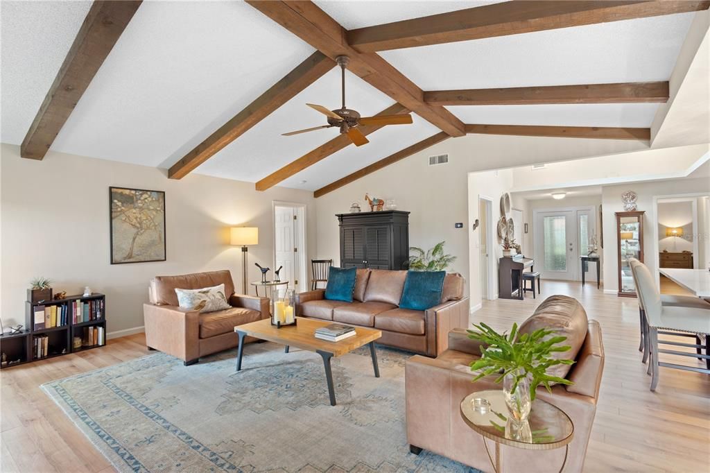For Sale: $550,000 (3 beds, 2 baths, 2025 Square Feet)