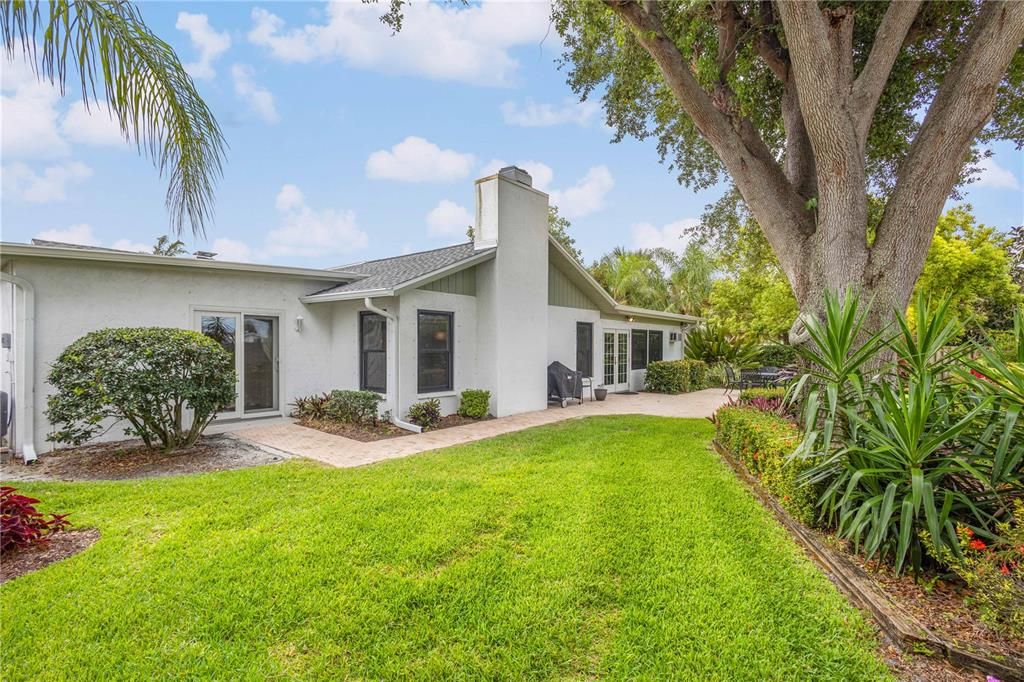 For Sale: $550,000 (3 beds, 2 baths, 2025 Square Feet)
