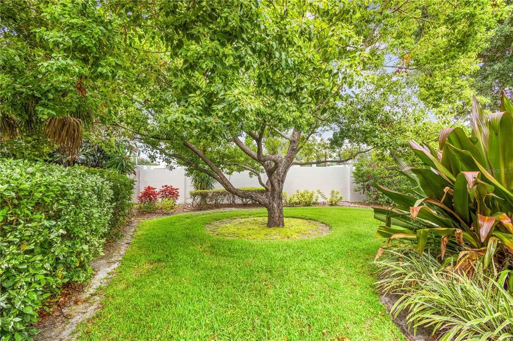 For Sale: $550,000 (3 beds, 2 baths, 2025 Square Feet)