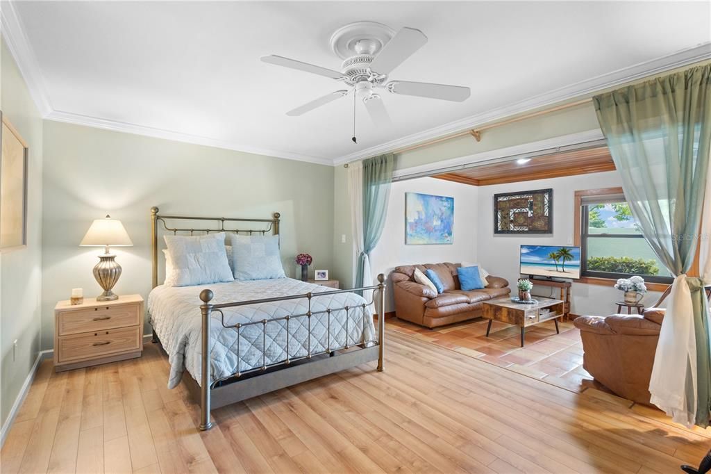 For Sale: $550,000 (3 beds, 2 baths, 2025 Square Feet)
