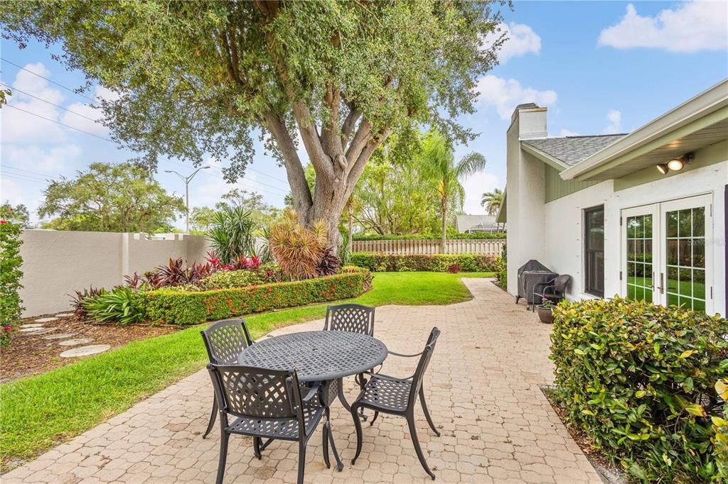 For Sale: $550,000 (3 beds, 2 baths, 2025 Square Feet)