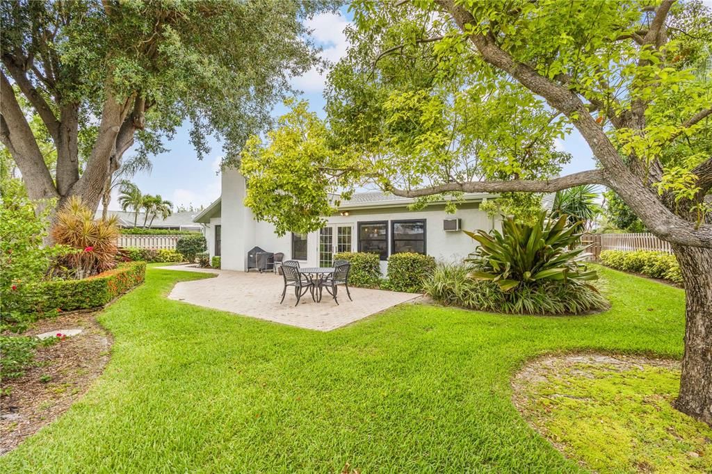 For Sale: $550,000 (3 beds, 2 baths, 2025 Square Feet)