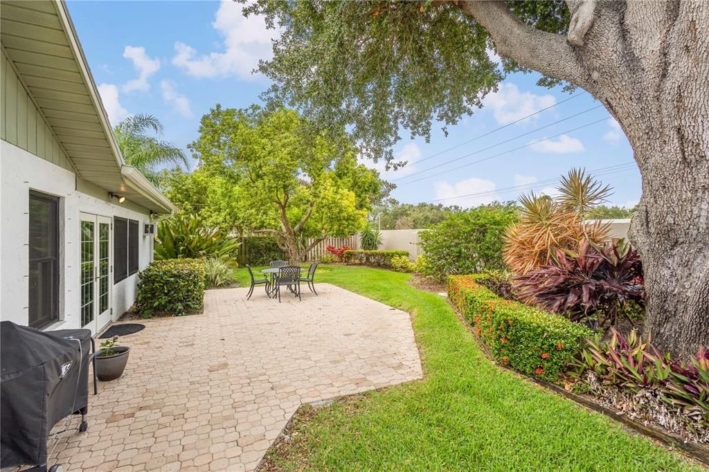 For Sale: $550,000 (3 beds, 2 baths, 2025 Square Feet)