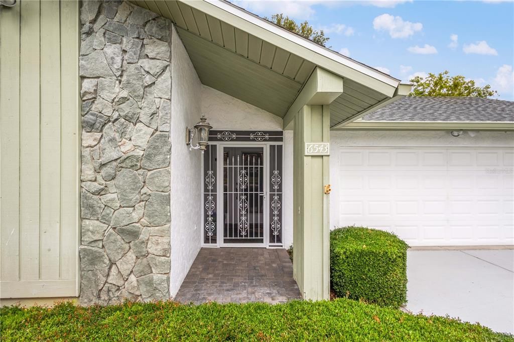 For Sale: $550,000 (3 beds, 2 baths, 2025 Square Feet)