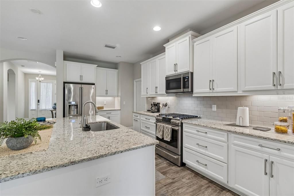 For Sale: $600,000 (4 beds, 3 baths, 2572 Square Feet)