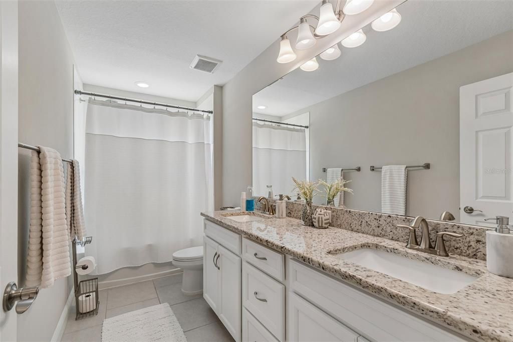 For Sale: $600,000 (4 beds, 3 baths, 2572 Square Feet)