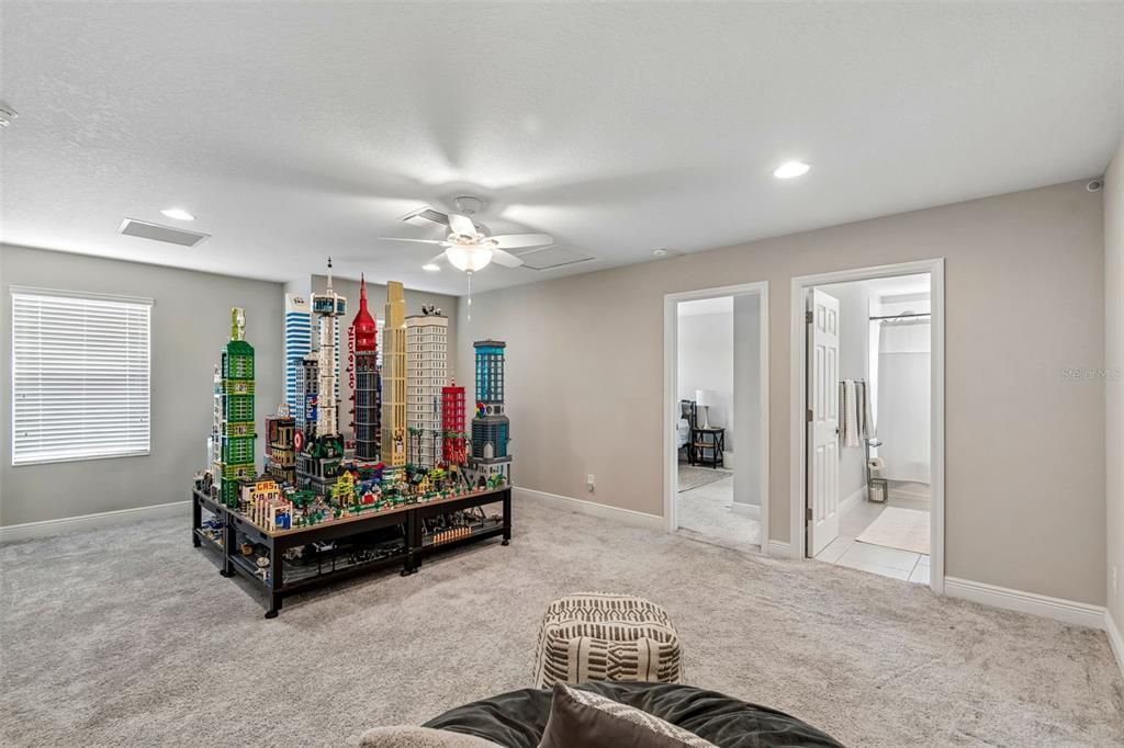 For Sale: $600,000 (4 beds, 3 baths, 2572 Square Feet)