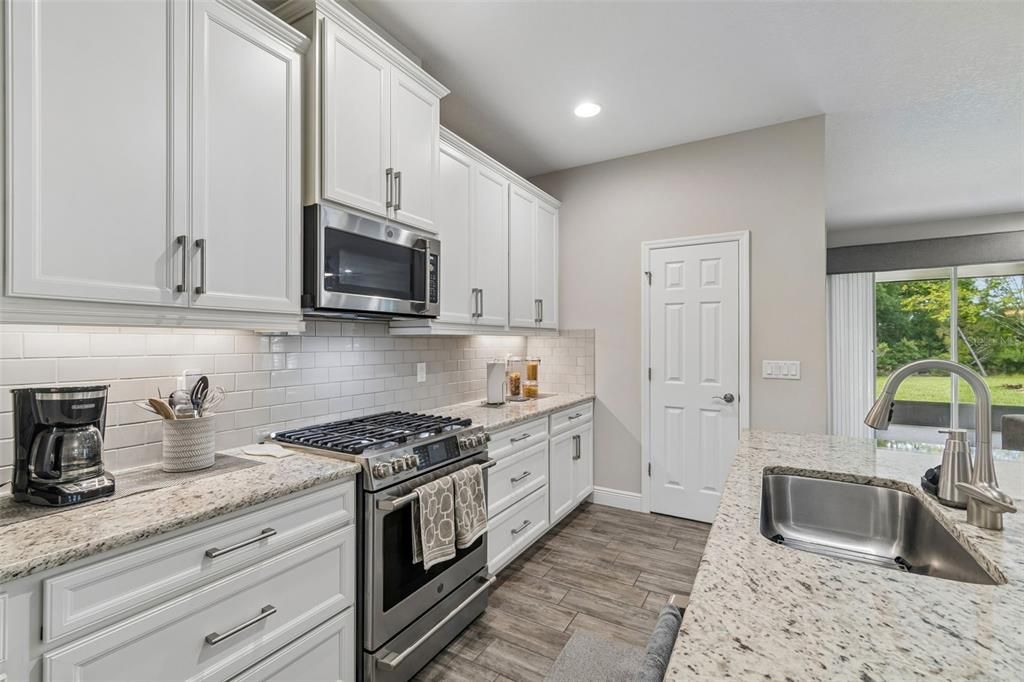 For Sale: $600,000 (4 beds, 3 baths, 2572 Square Feet)