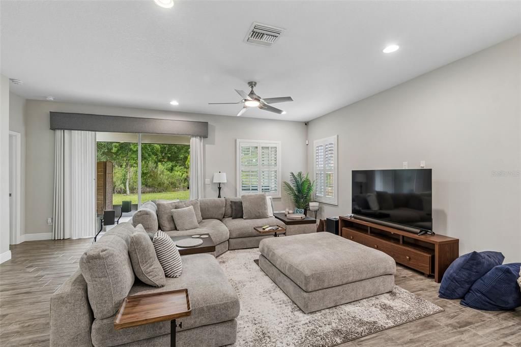 For Sale: $600,000 (4 beds, 3 baths, 2572 Square Feet)