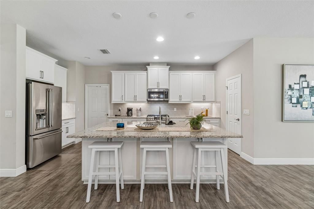 For Sale: $600,000 (4 beds, 3 baths, 2572 Square Feet)