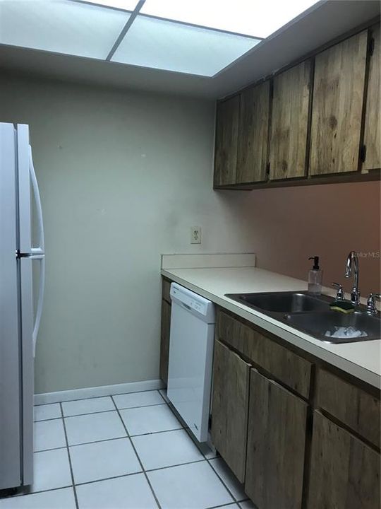 For Sale: $150,000 (2 beds, 1 baths, 818 Square Feet)