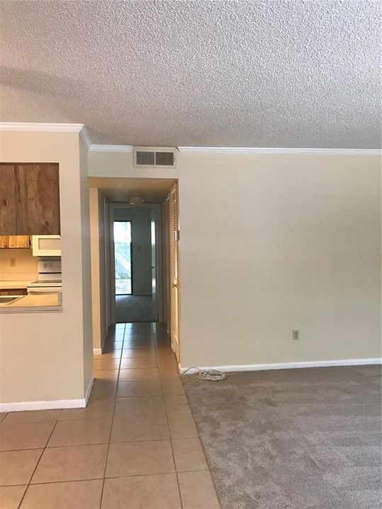 For Sale: $150,000 (2 beds, 1 baths, 818 Square Feet)
