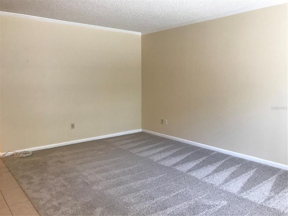 For Sale: $150,000 (2 beds, 1 baths, 818 Square Feet)
