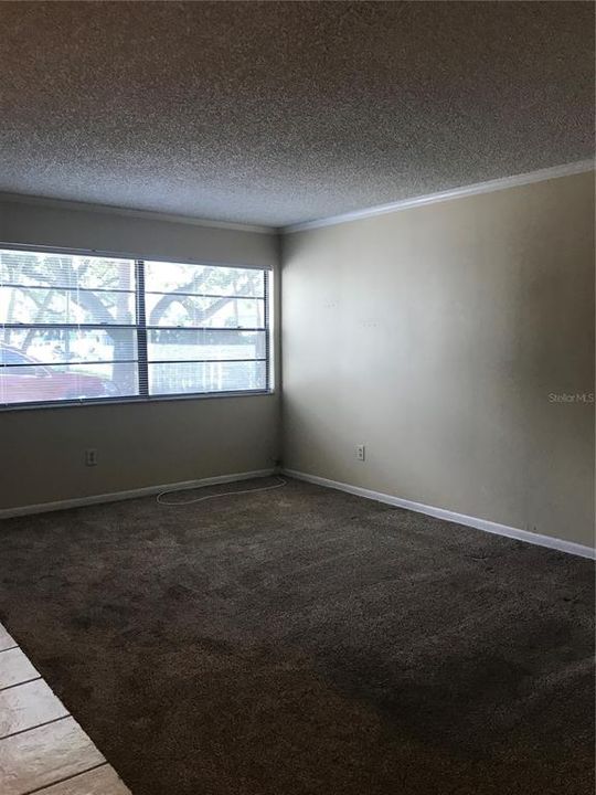 For Sale: $150,000 (2 beds, 1 baths, 818 Square Feet)