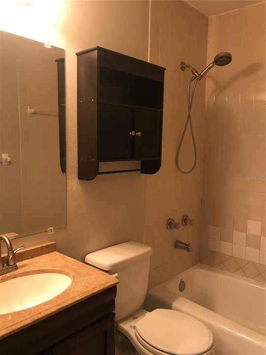 For Sale: $150,000 (2 beds, 1 baths, 818 Square Feet)
