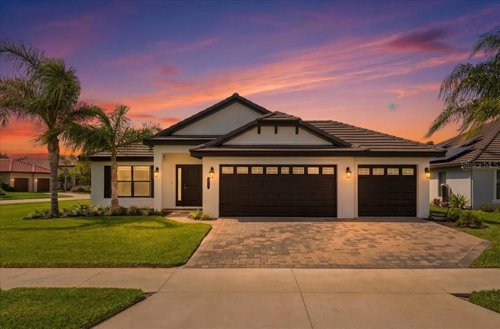 : $475,000 (4 beds, 3 baths, 2204 Square Feet)