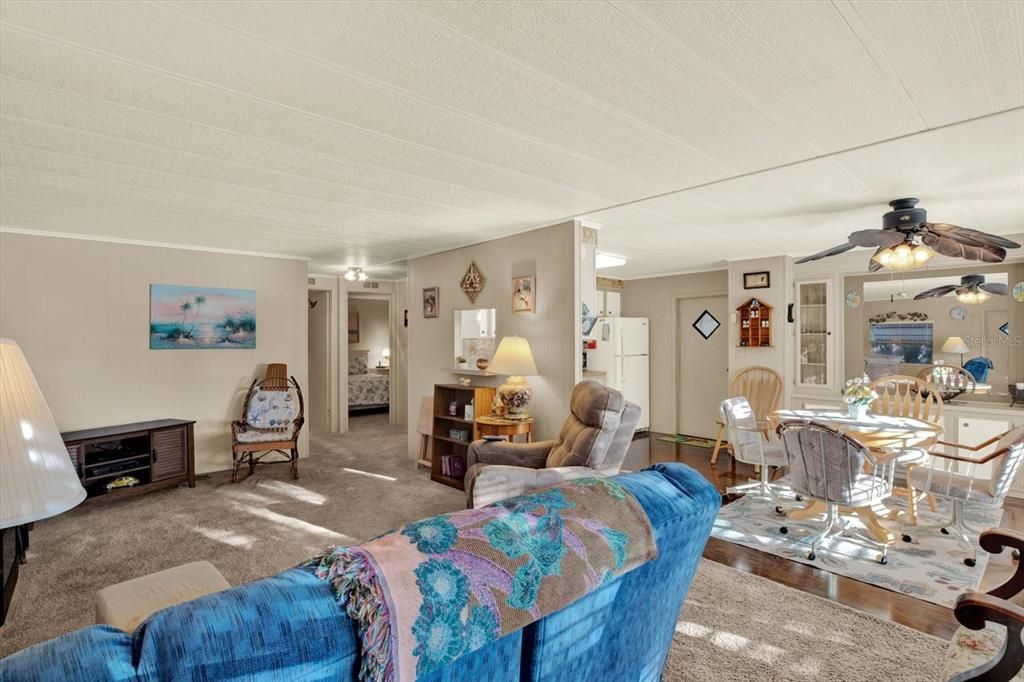 For Sale: $129,000 (2 beds, 2 baths, 912 Square Feet)