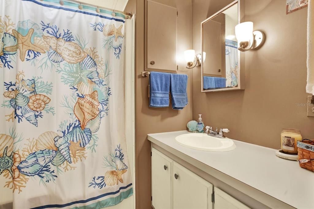 For Sale: $129,000 (2 beds, 2 baths, 912 Square Feet)