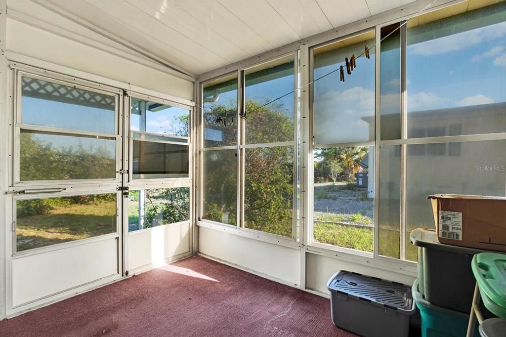 For Sale: $129,000 (2 beds, 2 baths, 912 Square Feet)