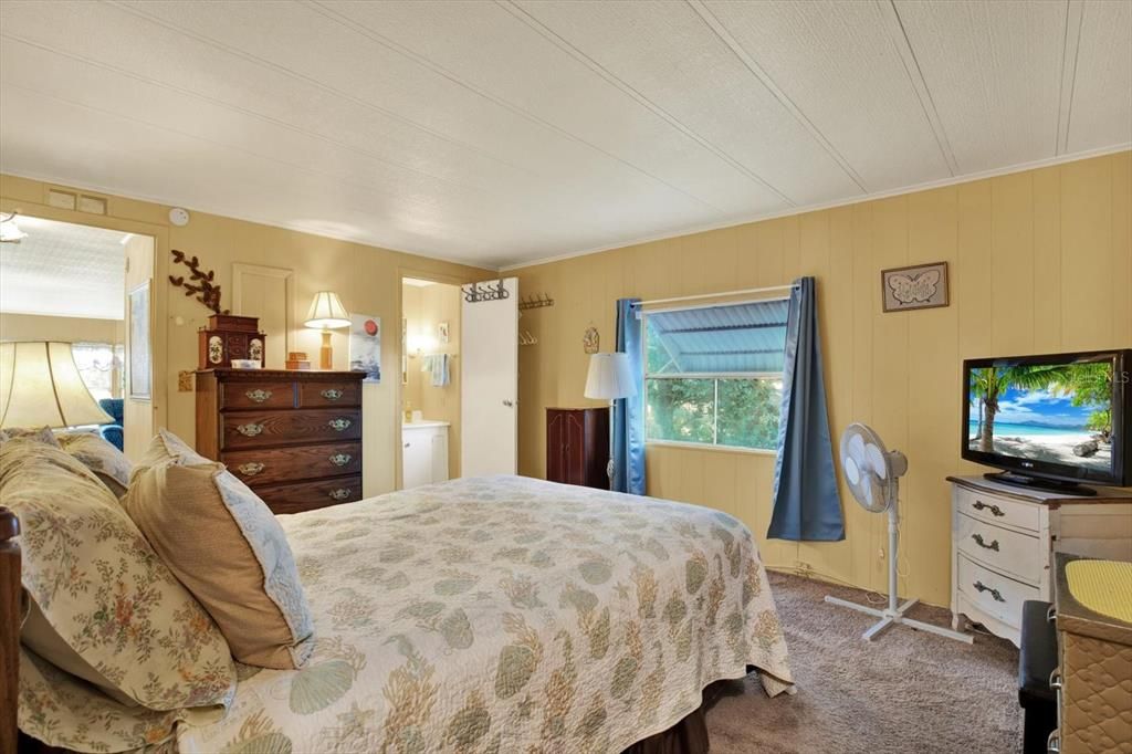 For Sale: $129,000 (2 beds, 2 baths, 912 Square Feet)