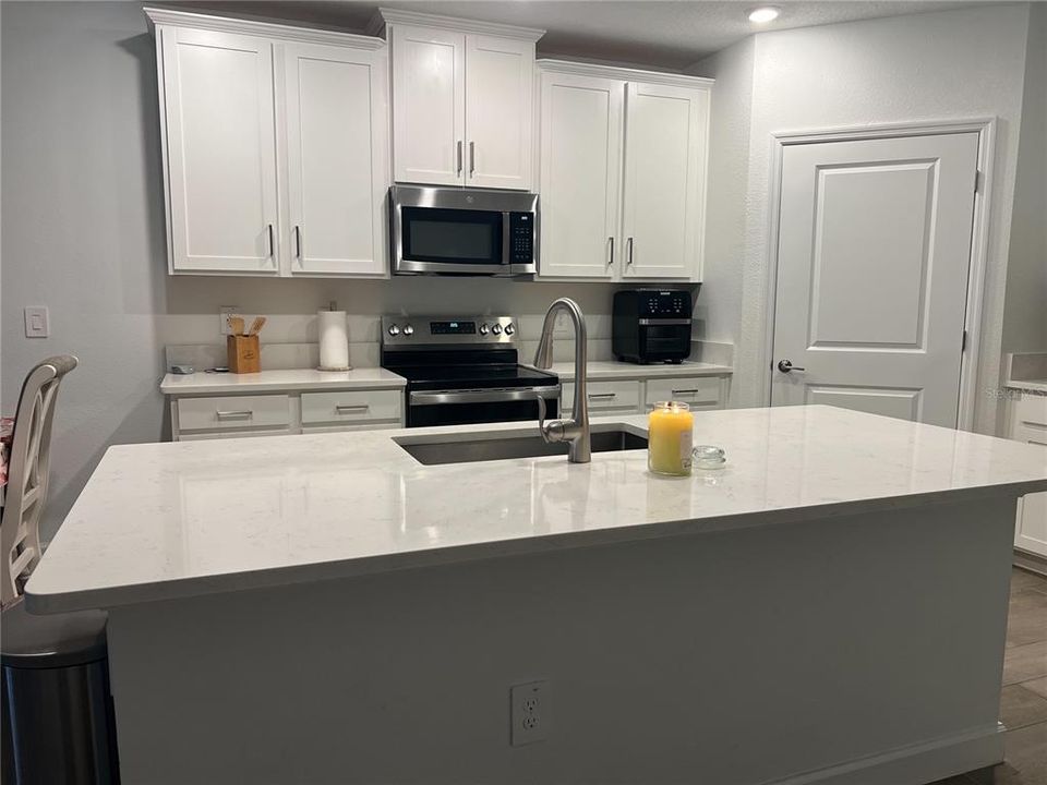 For Sale: $269,900 (2 beds, 2 baths, 1405 Square Feet)