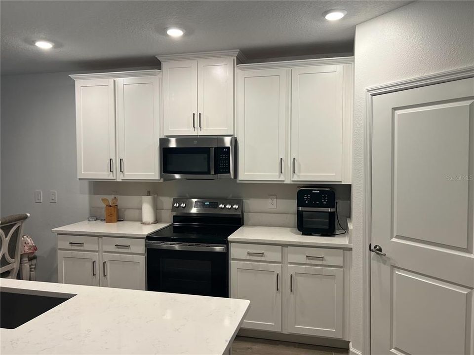 For Sale: $269,900 (2 beds, 2 baths, 1405 Square Feet)