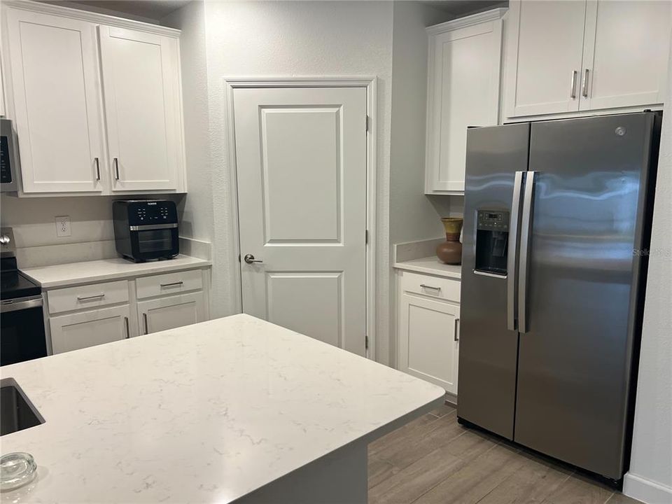 For Sale: $269,900 (2 beds, 2 baths, 1405 Square Feet)