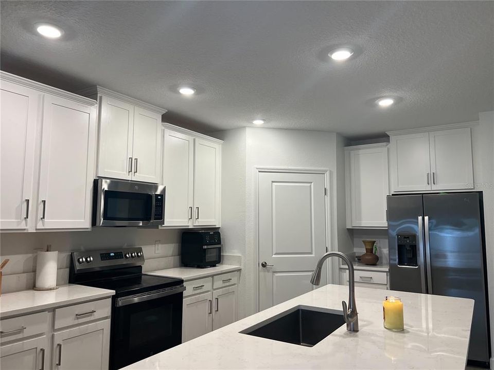 For Sale: $269,900 (2 beds, 2 baths, 1405 Square Feet)