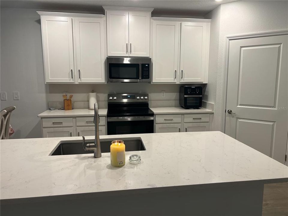 For Sale: $269,900 (2 beds, 2 baths, 1405 Square Feet)