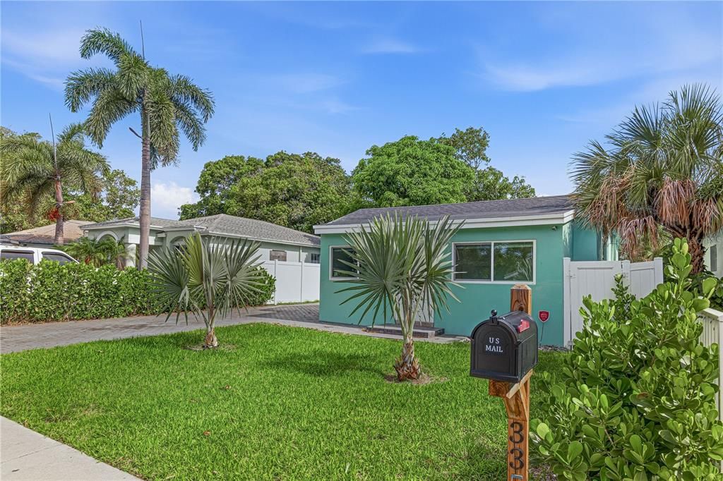 For Sale: $340,000 (2 beds, 1 baths, 900 Square Feet)
