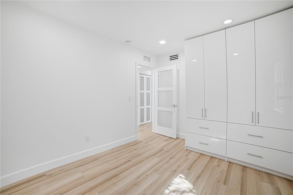 For Sale: $340,000 (2 beds, 1 baths, 900 Square Feet)