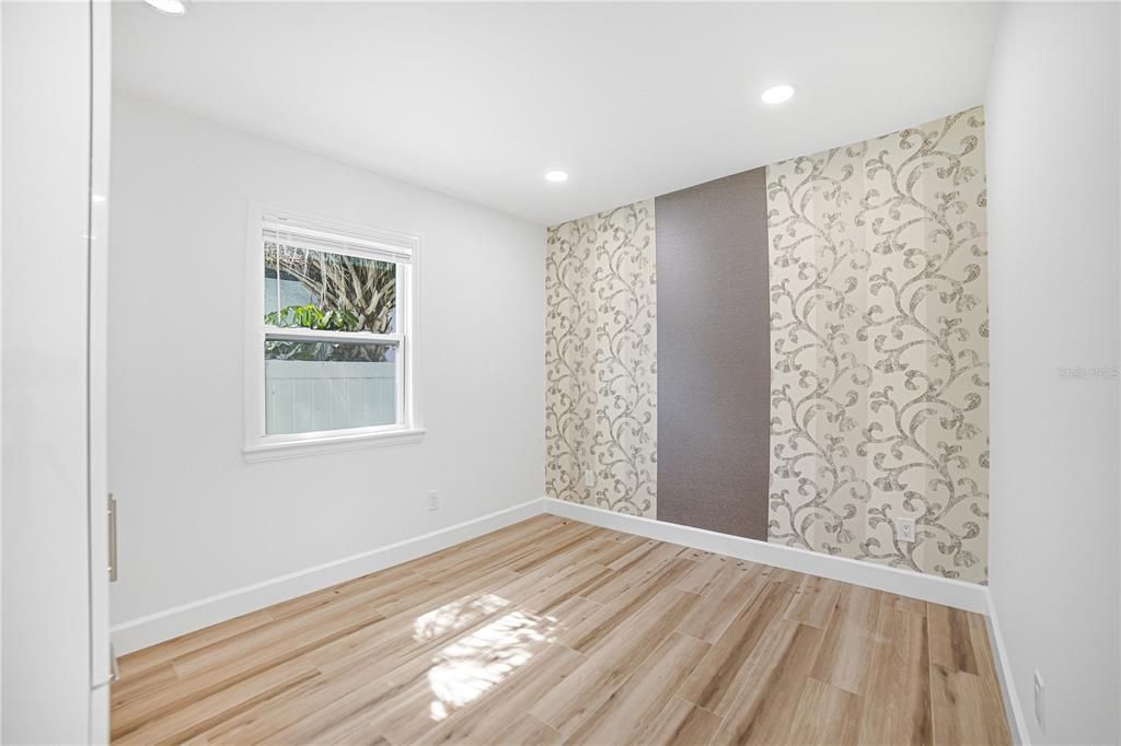 For Sale: $340,000 (2 beds, 1 baths, 900 Square Feet)