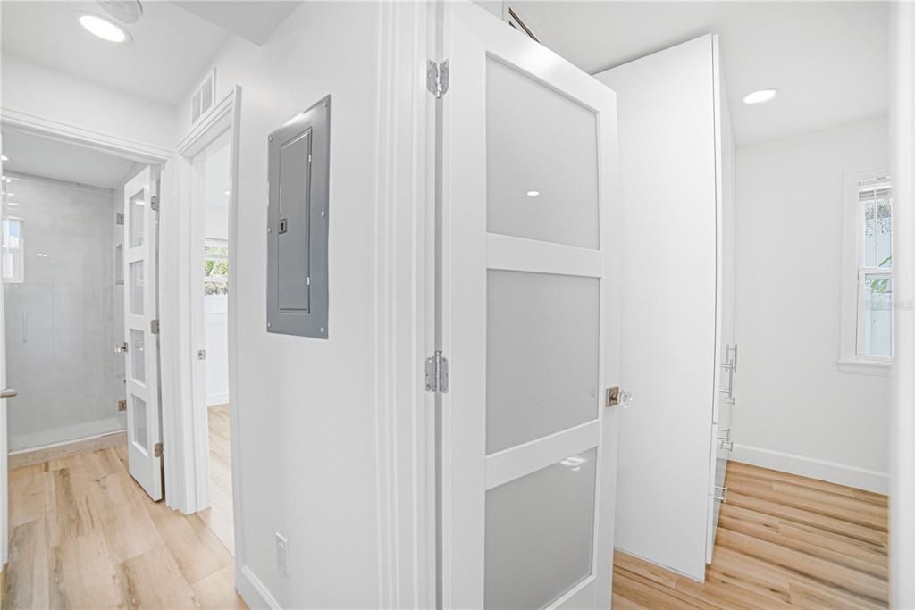 For Sale: $340,000 (2 beds, 1 baths, 900 Square Feet)