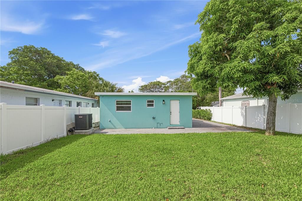 For Sale: $340,000 (2 beds, 1 baths, 900 Square Feet)