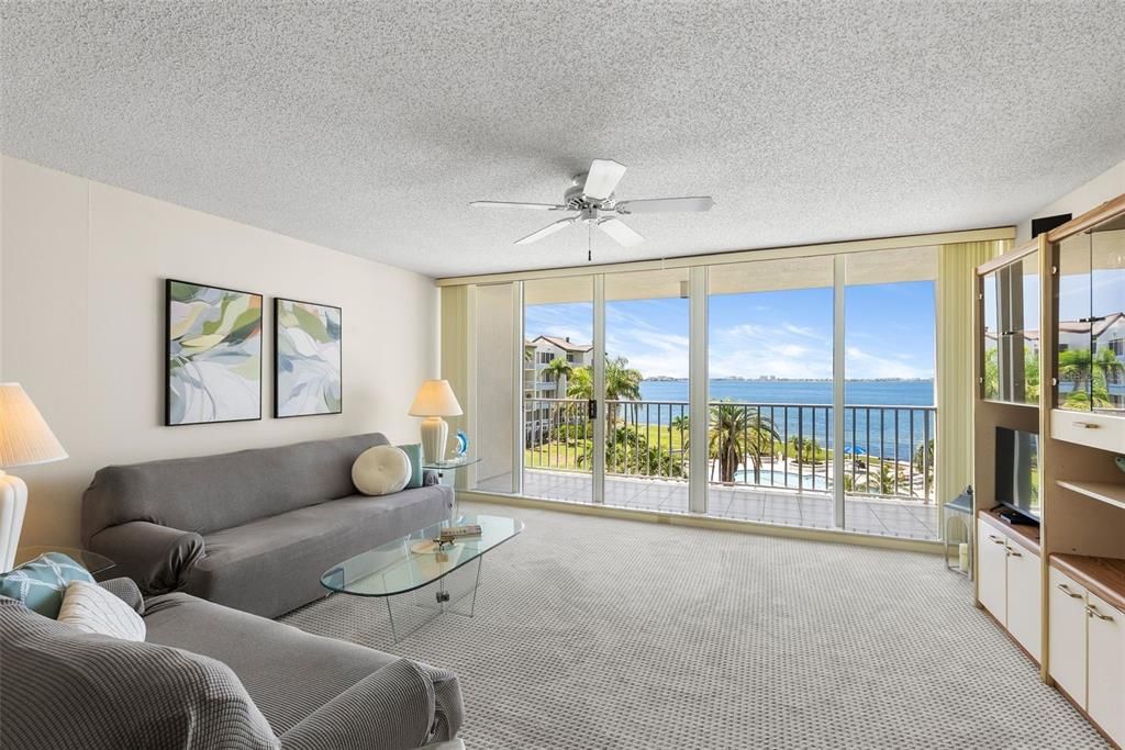 For Rent: $2,800 (2 beds, 2 baths, 1255 Square Feet)