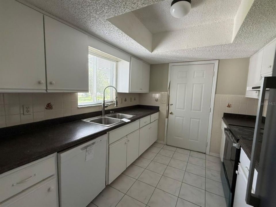 На продажу: $160,500 (2 спален, 2 ванн, 1008 Квадратных фут)
