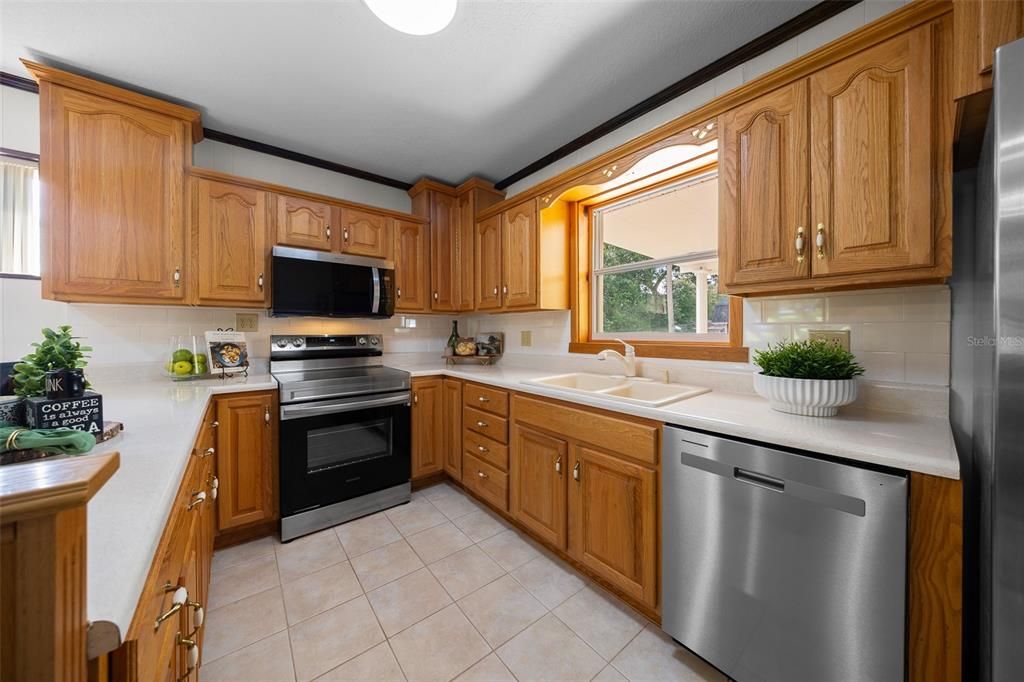 For Sale: $359,000 (3 beds, 2 baths, 1846 Square Feet)