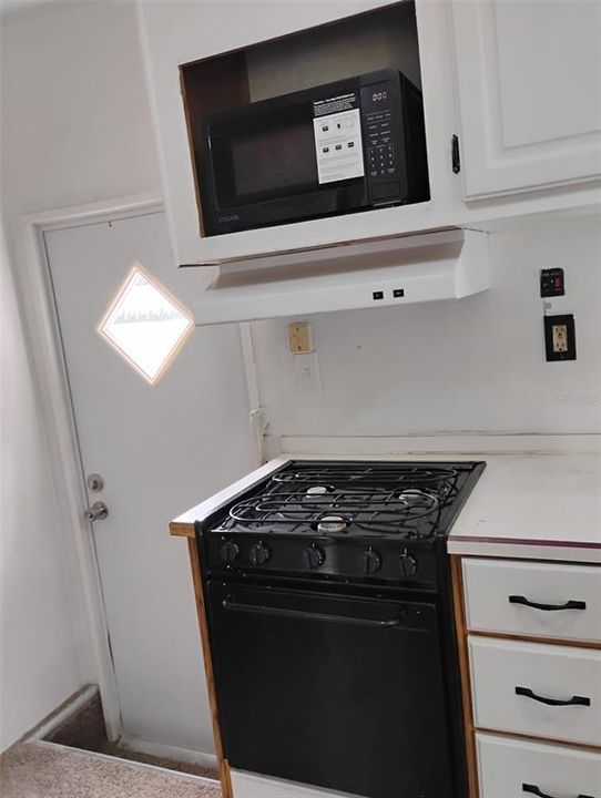 For Sale: $148,500 (3 beds, 2 baths, 850 Square Feet)