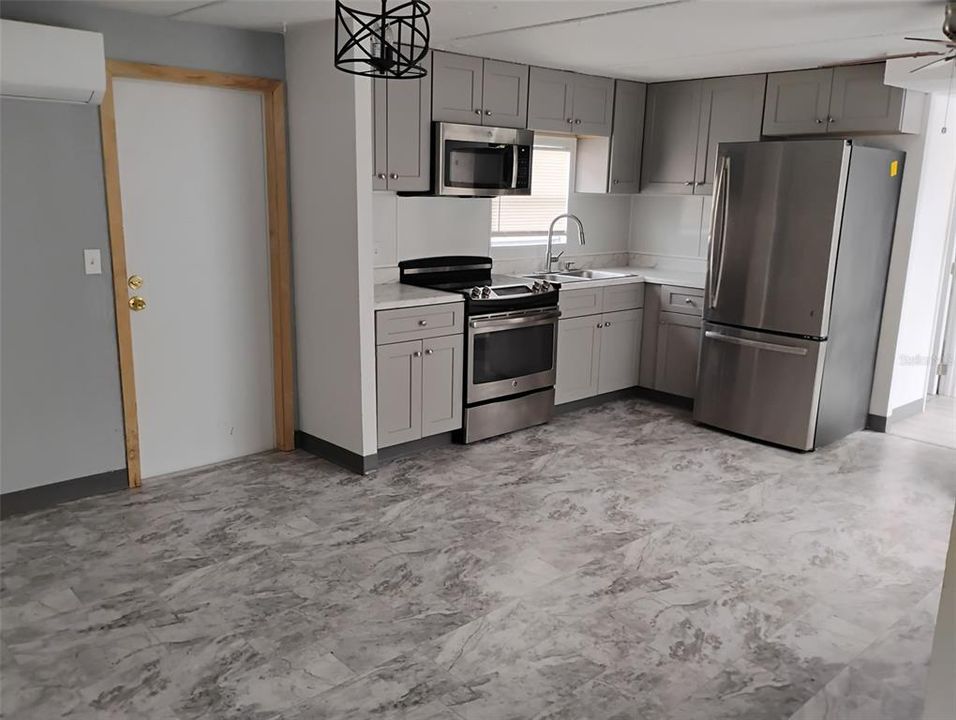 For Sale: $148,500 (3 beds, 2 baths, 850 Square Feet)