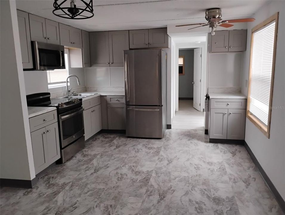 For Sale: $148,500 (3 beds, 2 baths, 850 Square Feet)