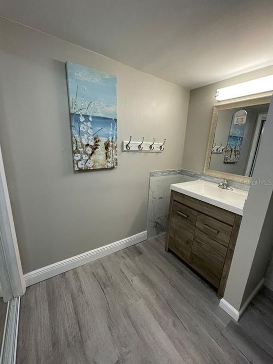 For Sale: $130,000 (2 beds, 1 baths, 813 Square Feet)