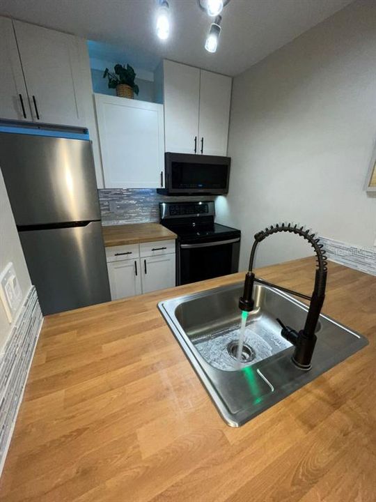 For Sale: $130,000 (2 beds, 1 baths, 813 Square Feet)