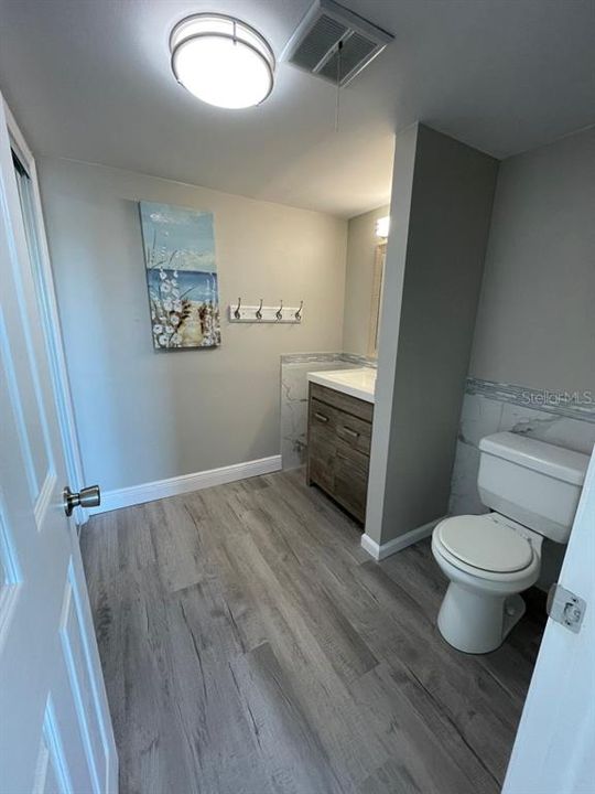 For Sale: $130,000 (2 beds, 1 baths, 813 Square Feet)