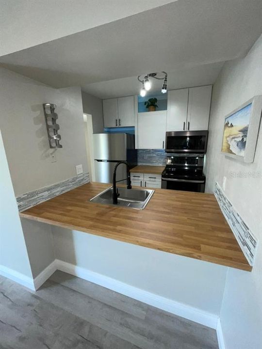 For Sale: $130,000 (2 beds, 1 baths, 813 Square Feet)