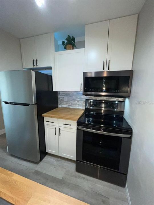 For Sale: $130,000 (2 beds, 1 baths, 813 Square Feet)
