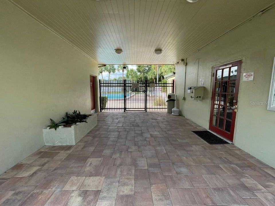 For Sale: $130,000 (2 beds, 1 baths, 813 Square Feet)